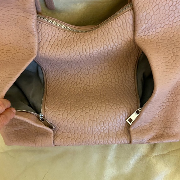 Vince Camuto Mauve leather pleated tote/crossbody/shoulder bag - Picture 14 of 17